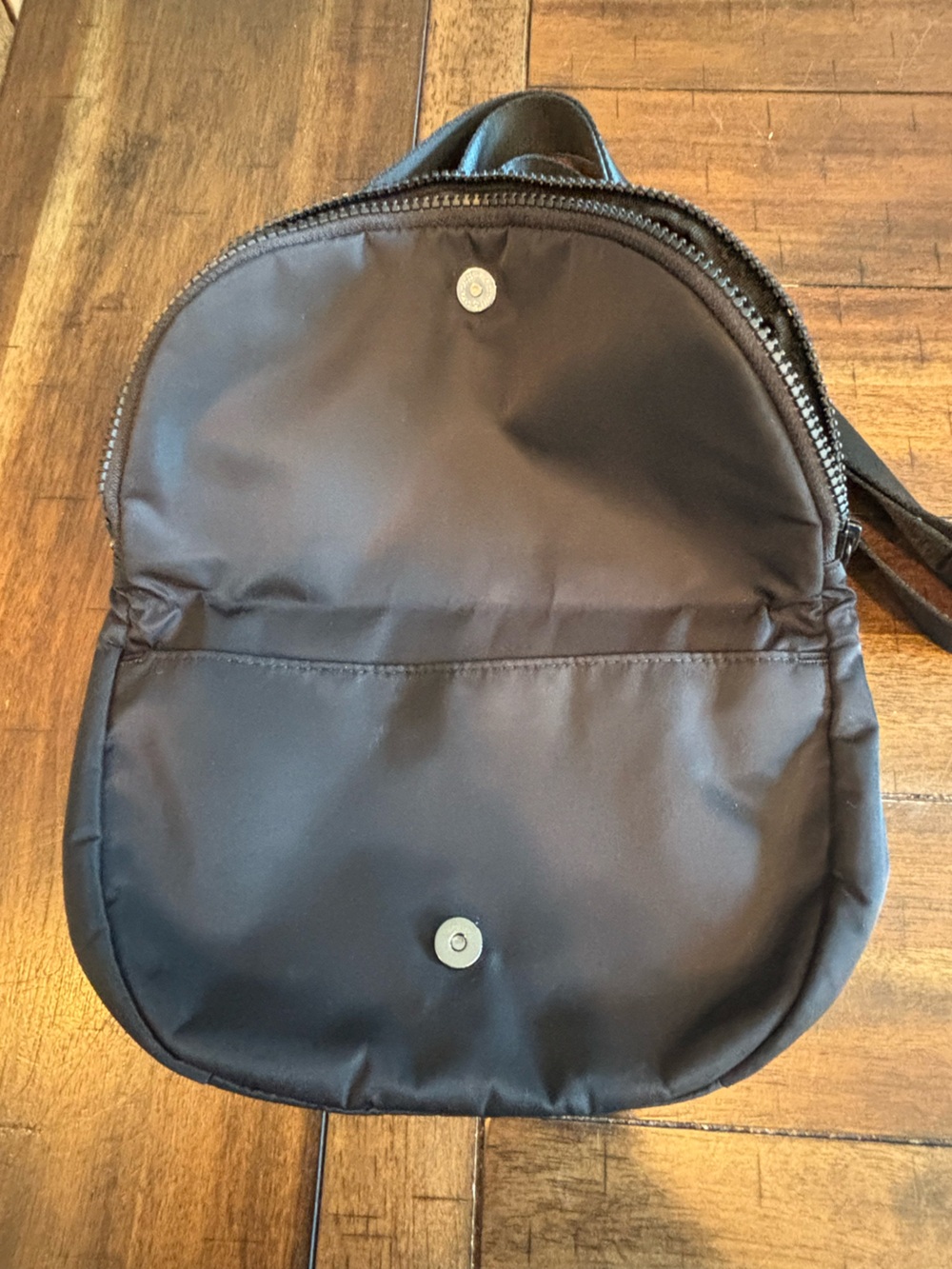 LOLE Black Crossbody Bag - Picture 2 of 5